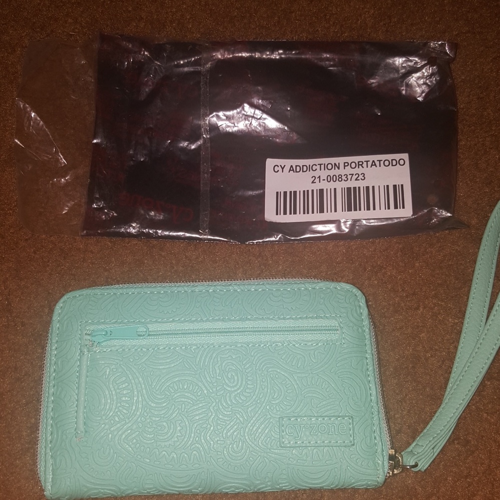 NEW Wristlet wallet